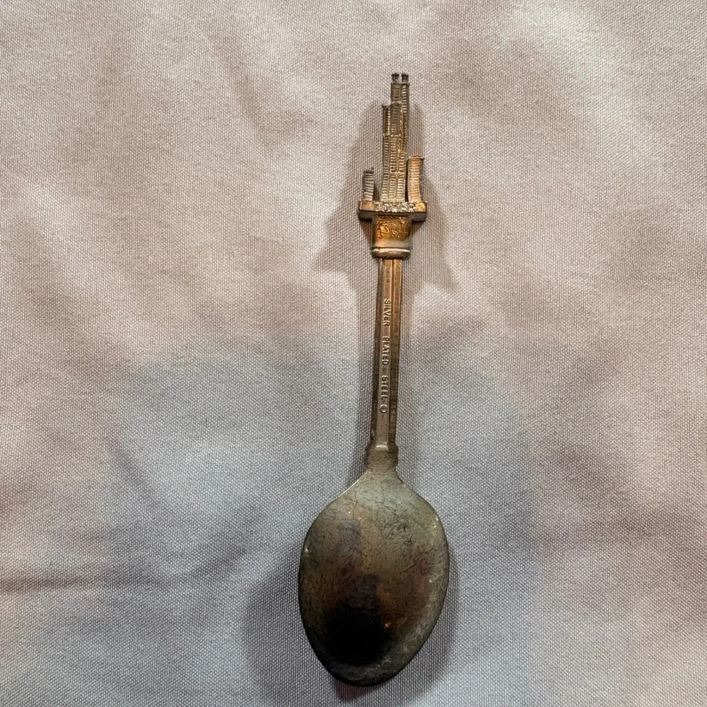 Unbranded vintage souvenir